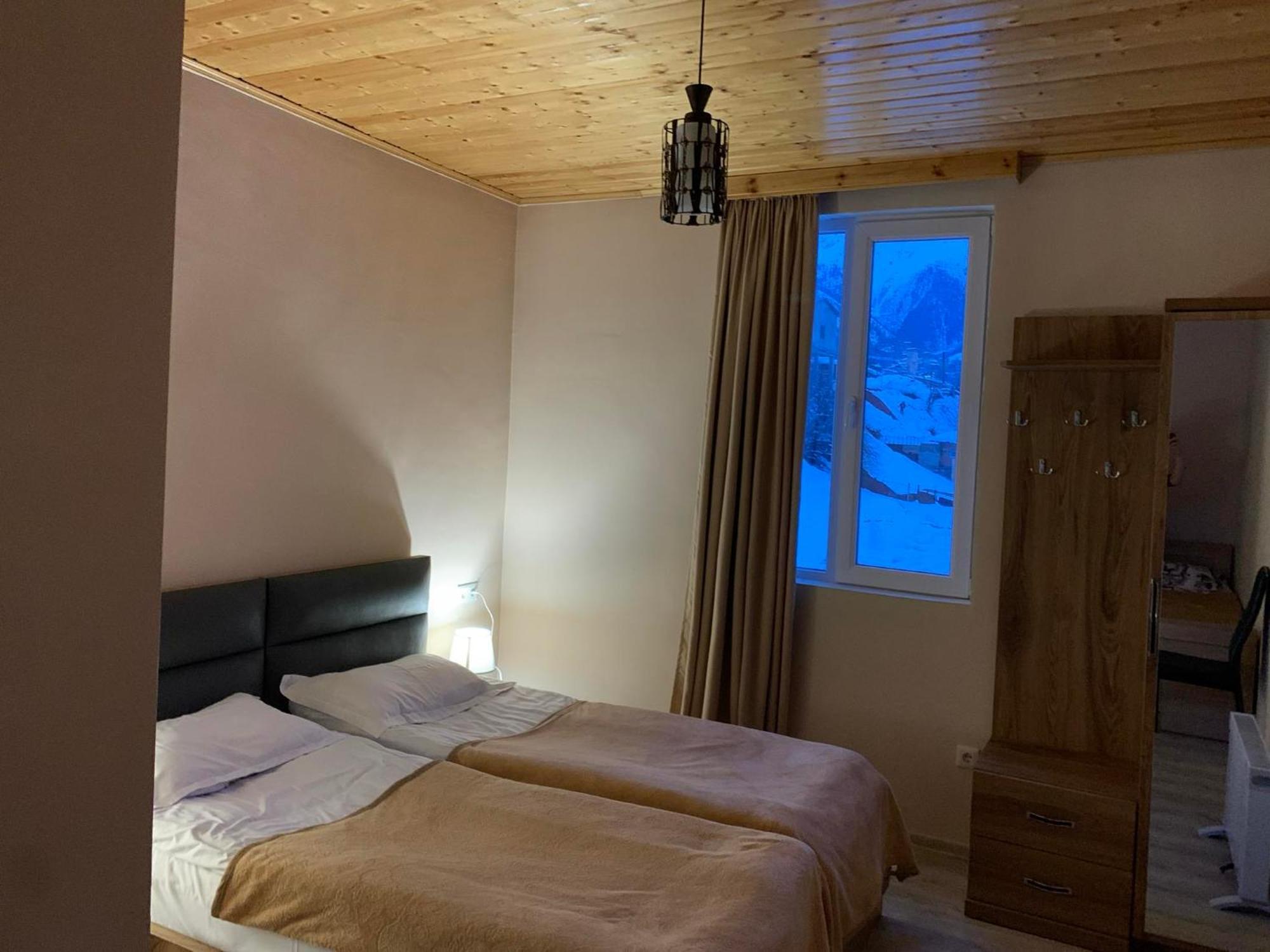 Tetne Qor Guesthouse Mestia Bagian luar foto
